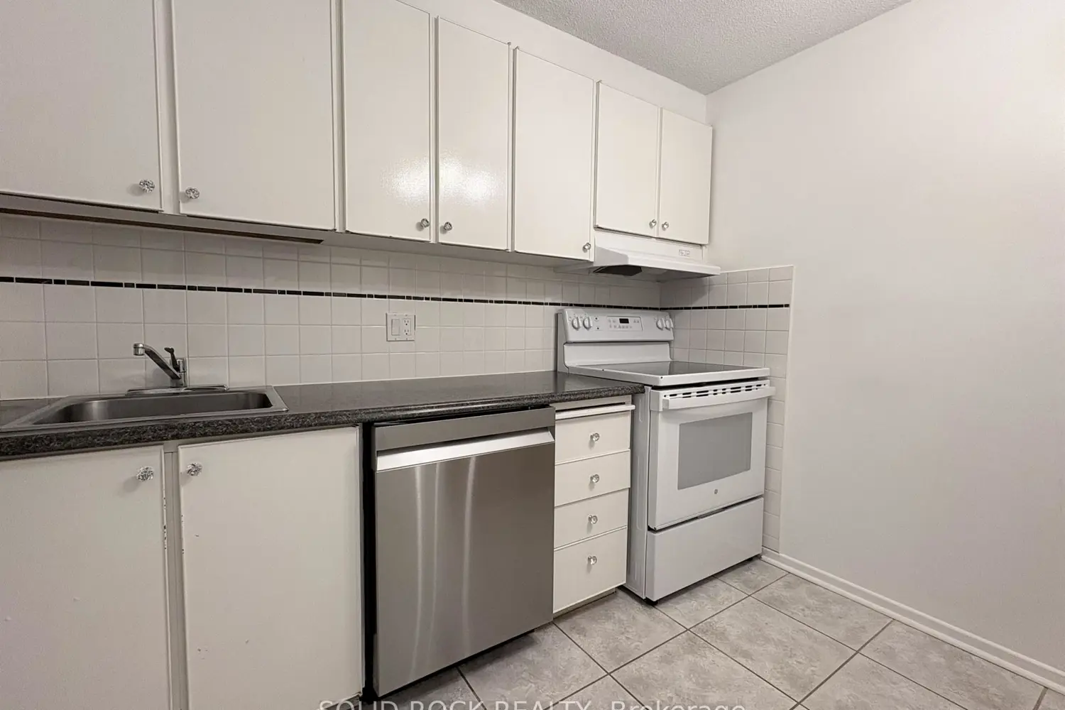 415 Greenview Avenue 309 photo 4