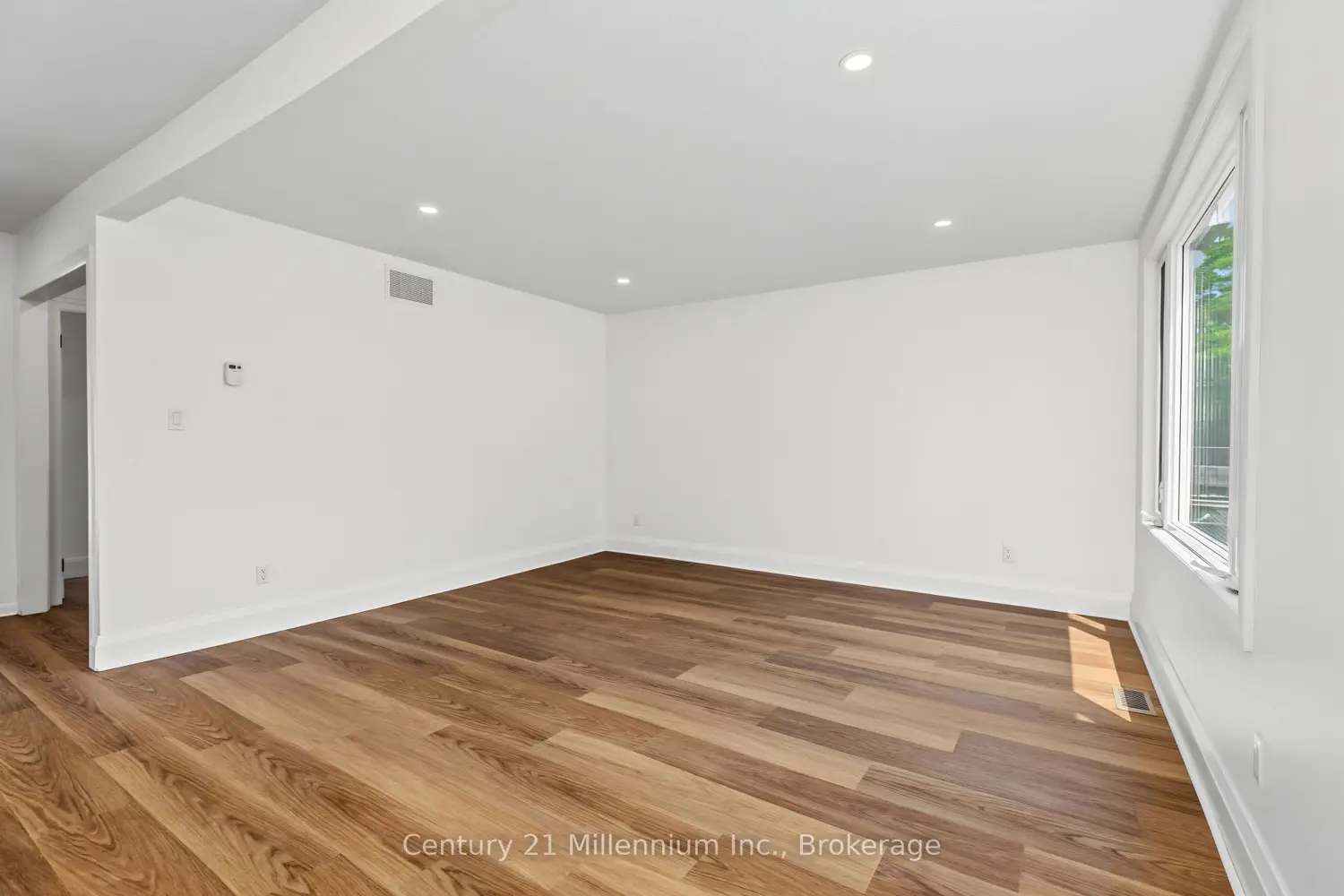 902 Huron Terrace photo 5