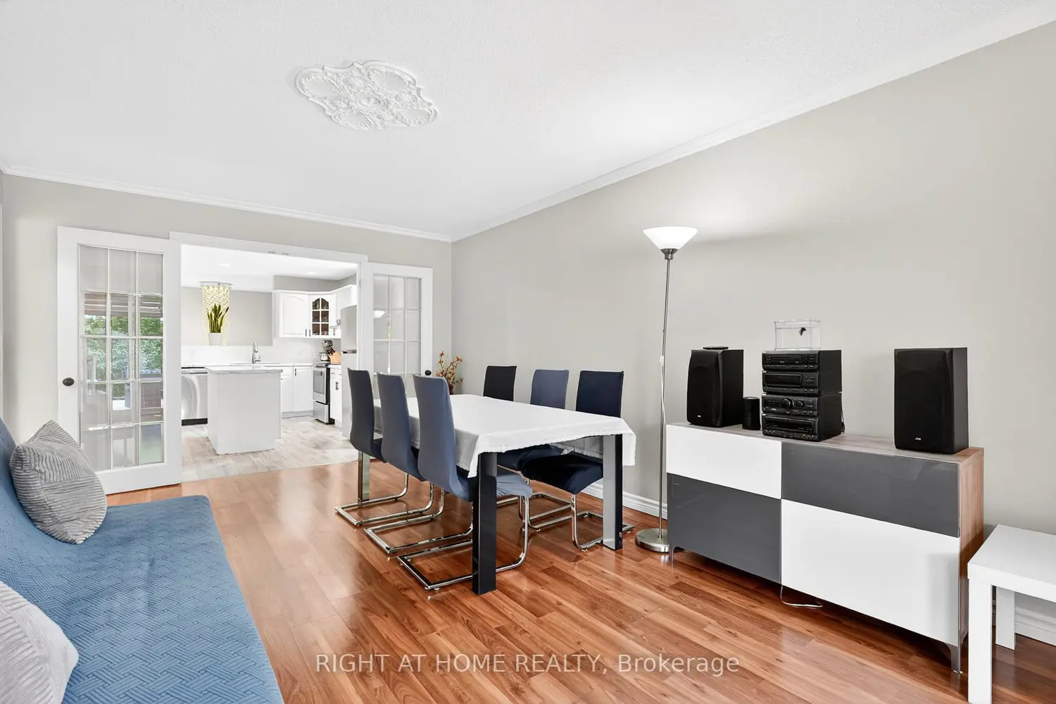 5524 Fraser Street photo 3