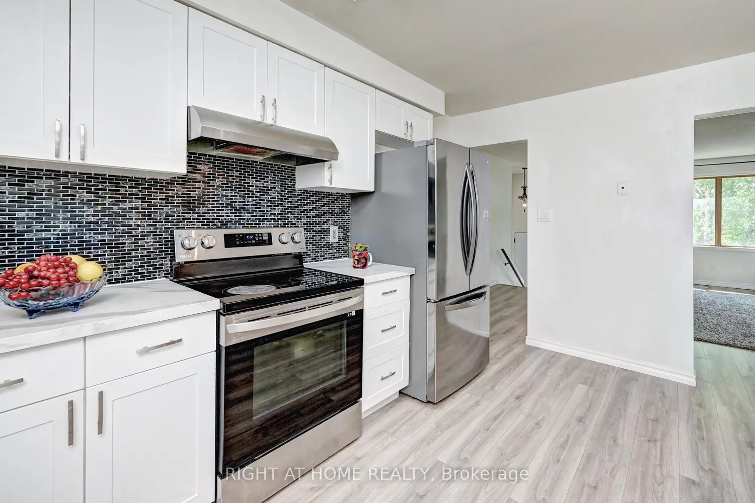 92 Pinemeadow Crescent photo 4