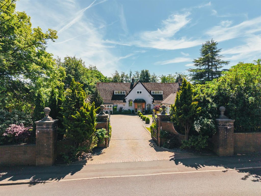 5 bed detached house for saleDore Road, Sheffield S17