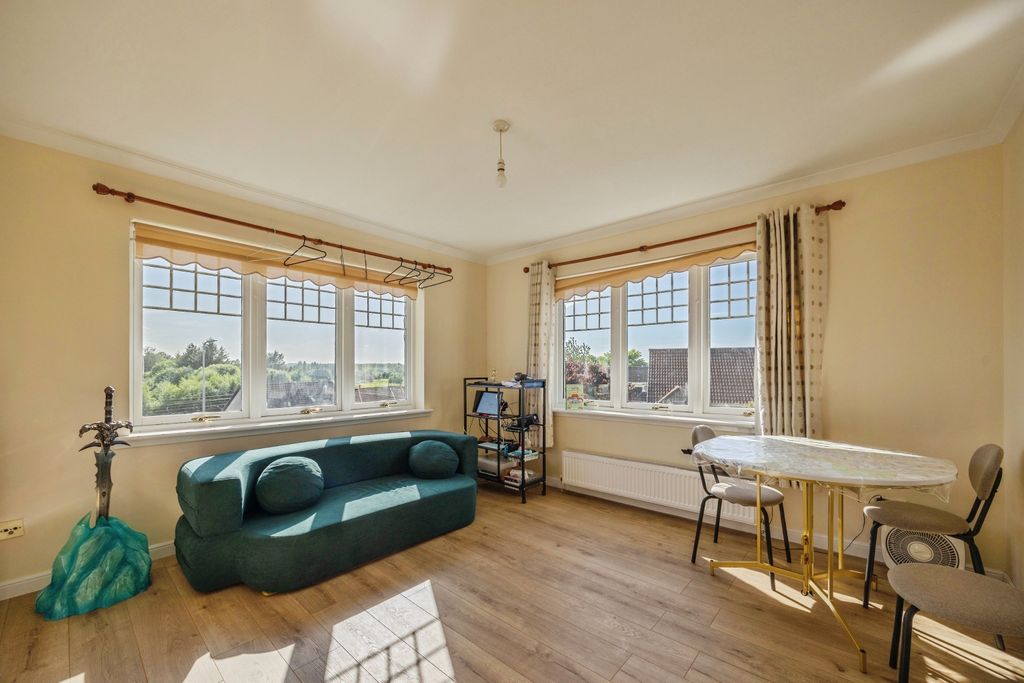 3 bed flat for saleLindsay Gardens, Bathgate EH48 photo 2