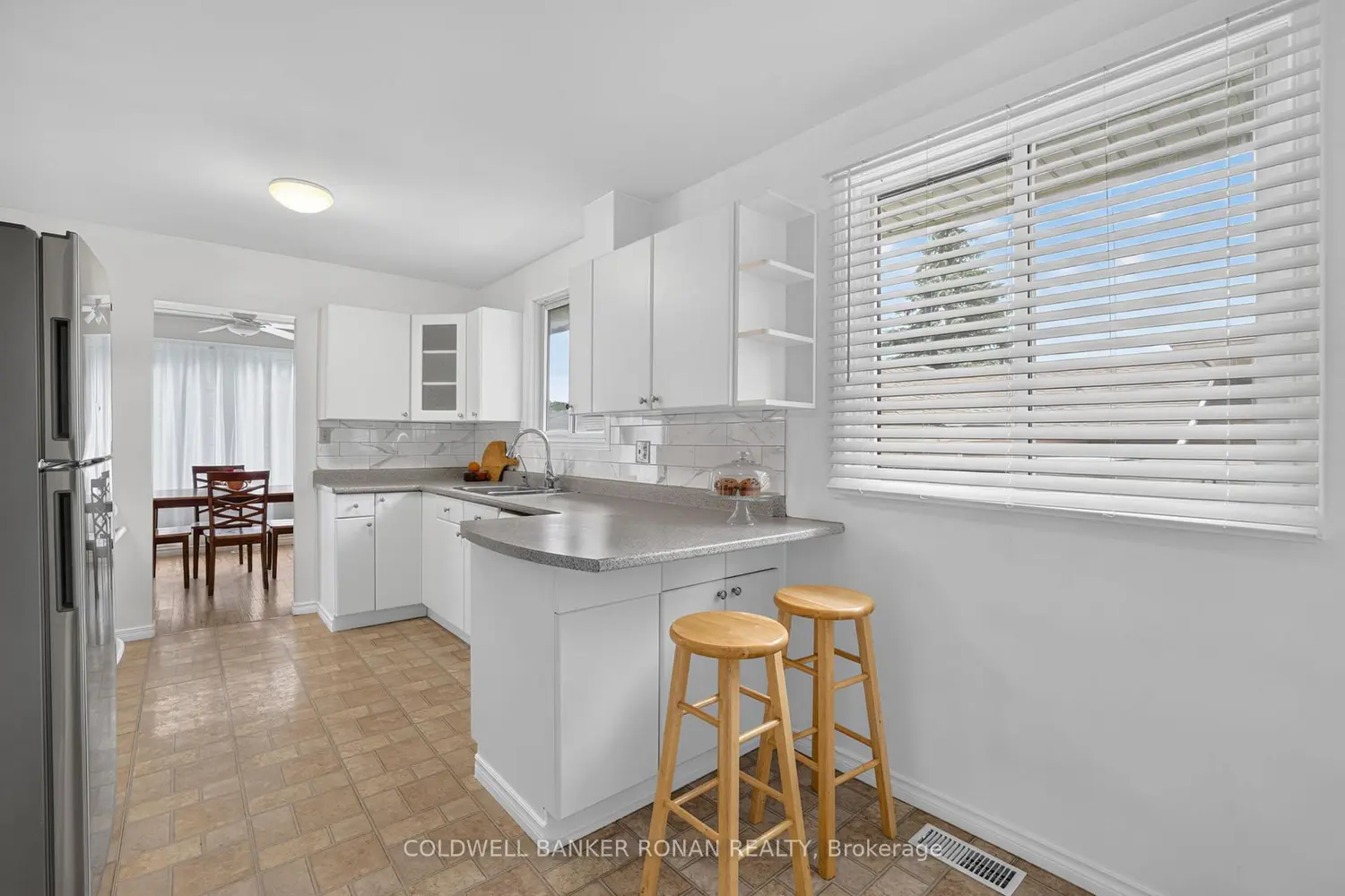 22 Roehampton Avenue photo 4