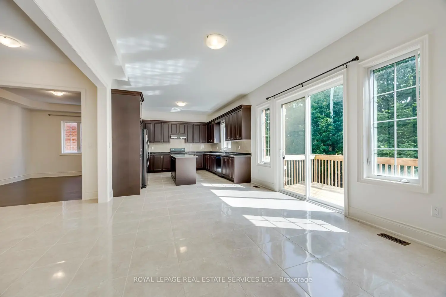 60 Avanti Crescent photo 3