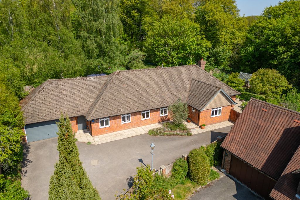 4 bed bungalow for saleLatimer Way, Knotty Green, Beaconsfield, Buckinghamshire HP9
