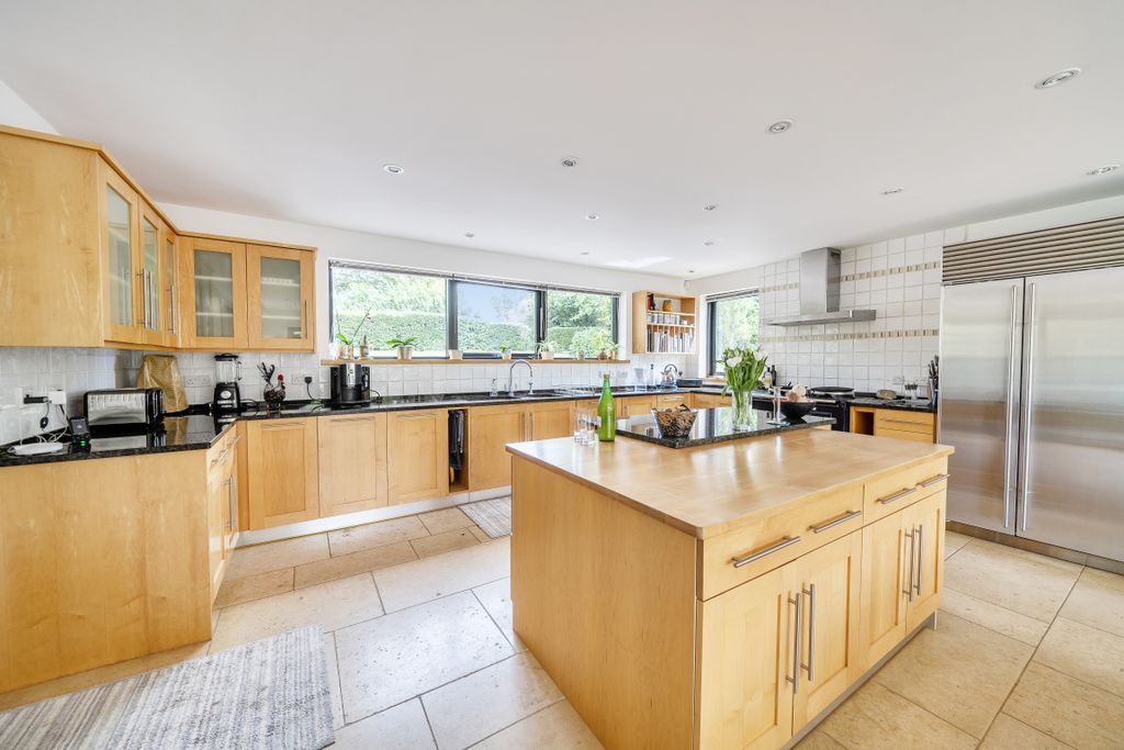 5 bed detached house for saleRoad Running Through, Oxford OX33 photo 4