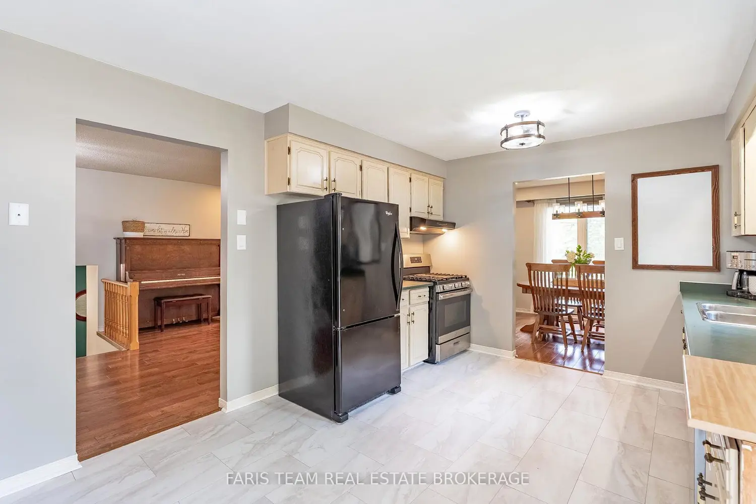 1202 Sunnidale Road photo 3