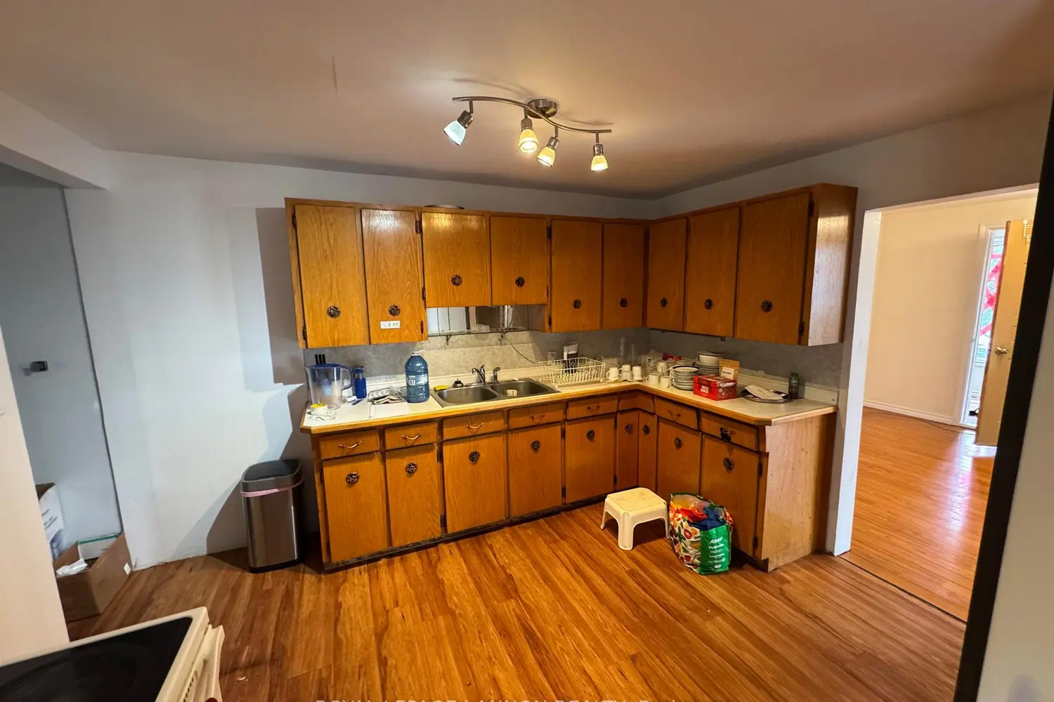 474 Mary St. E. photo 5