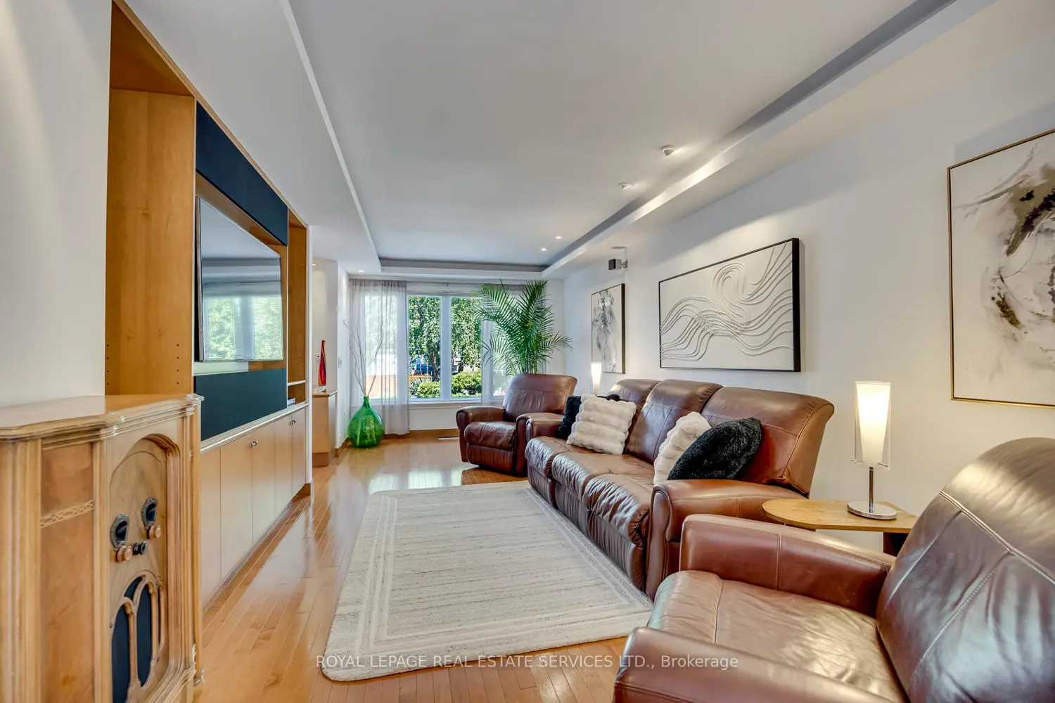 300 Canital Court photo 2