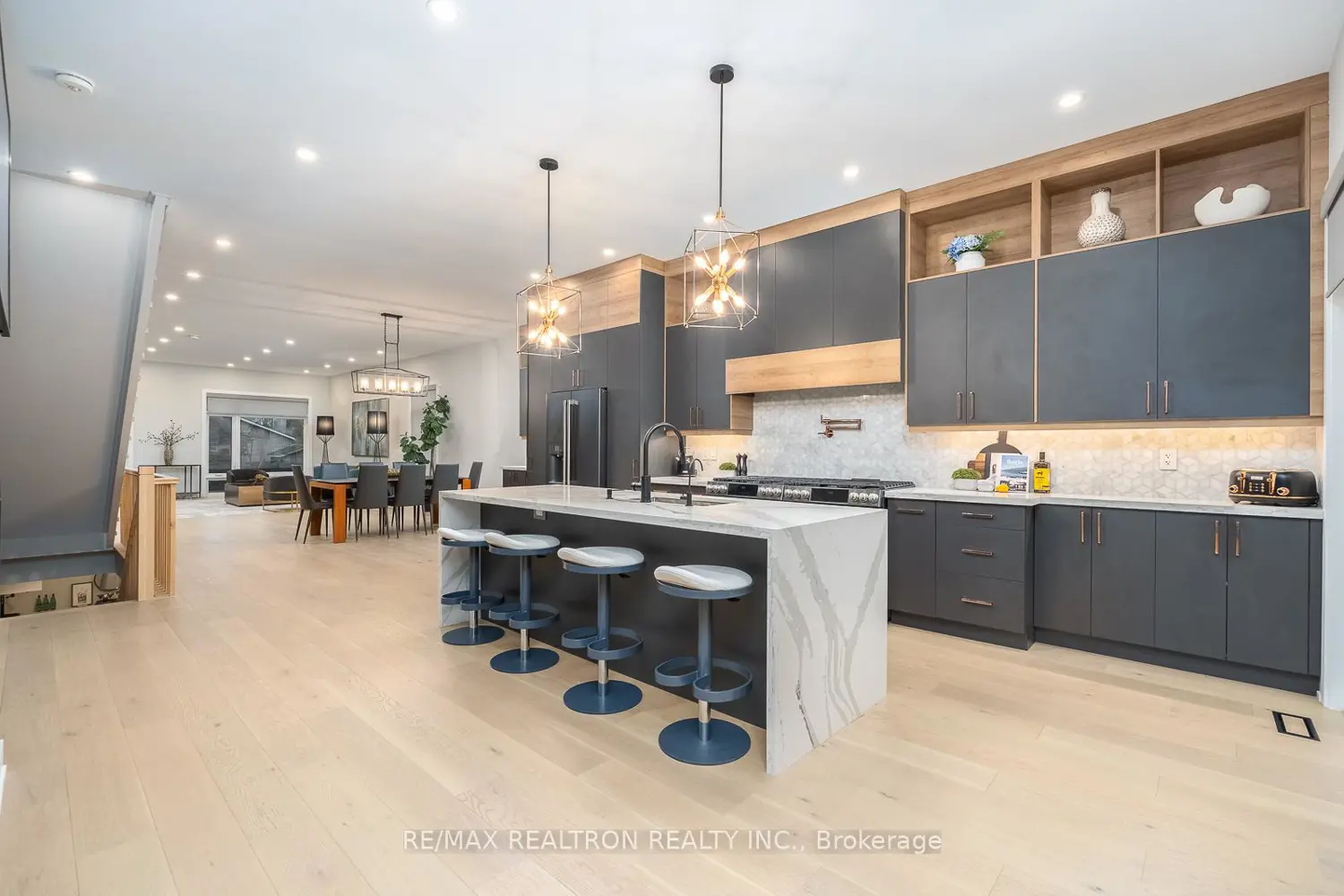 70 Collins Crescent photo 5