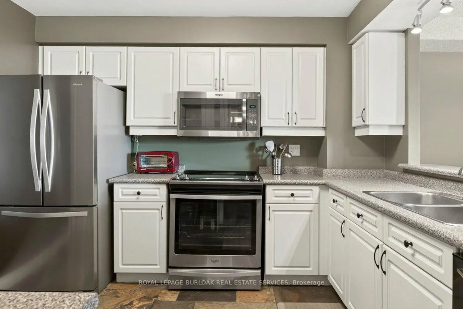 1276 Maple Crossing Boulevard 1406 photo 4