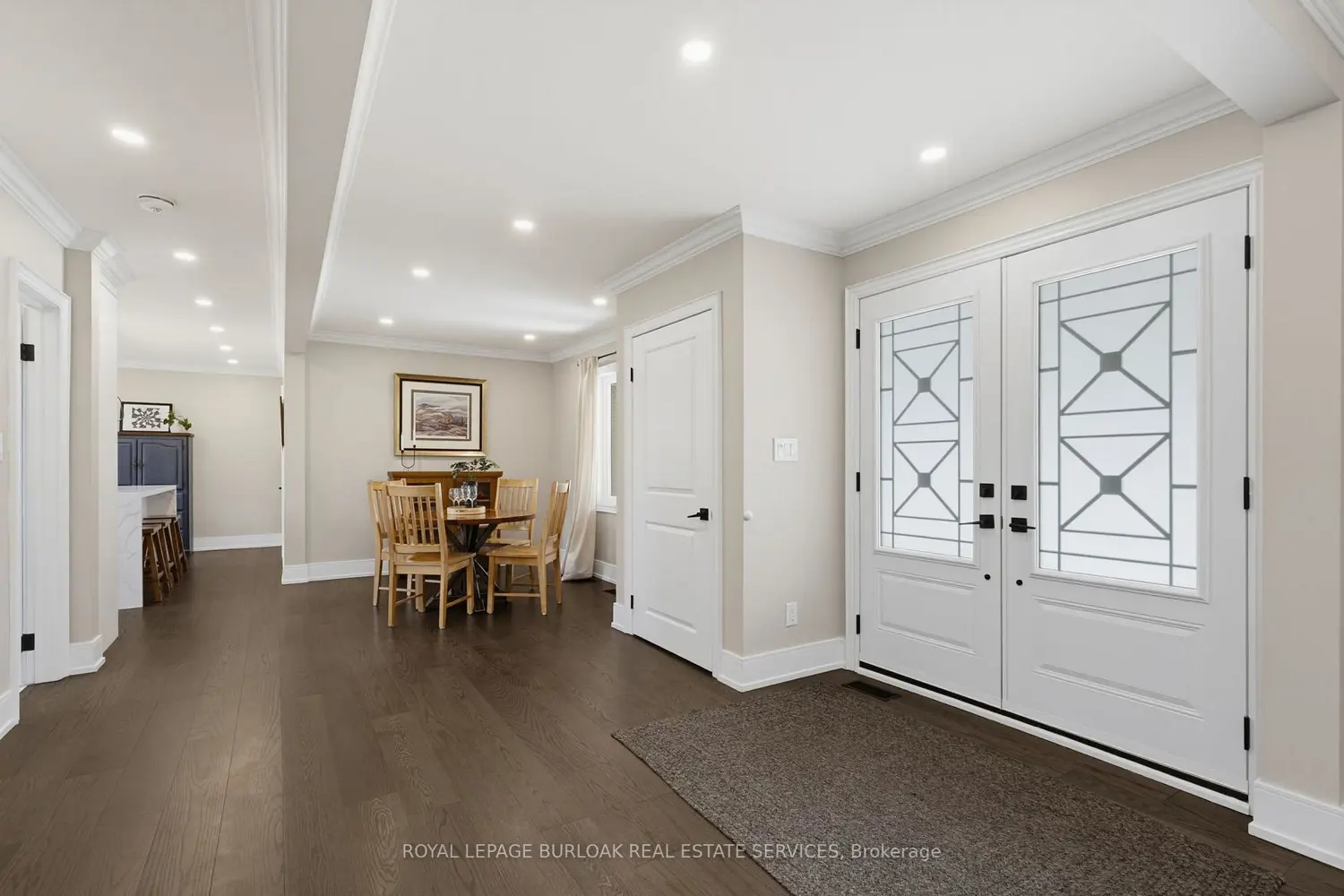 365 Cosburn Crescent photo 3