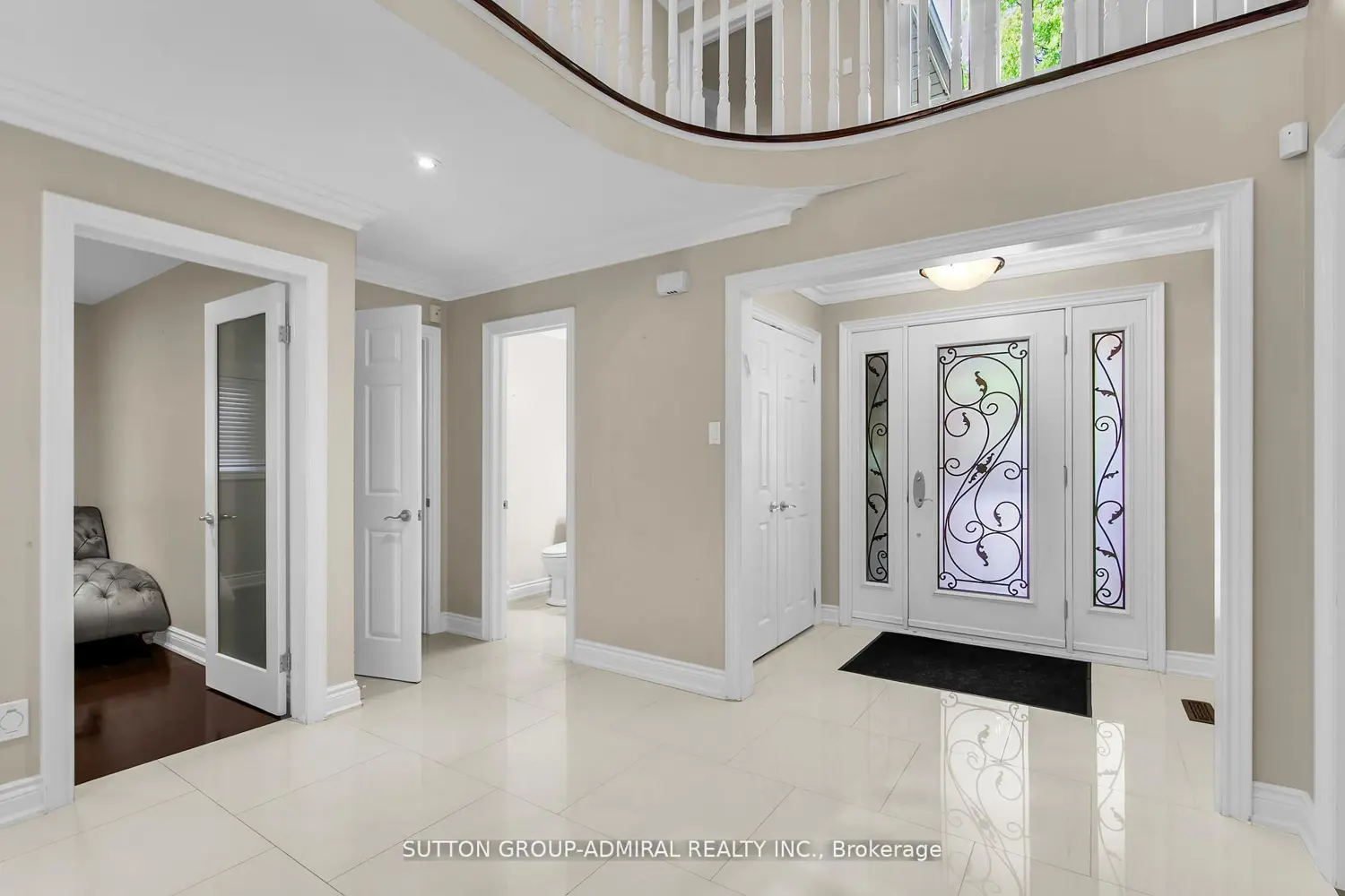 25 Grenadier Crescent photo 2