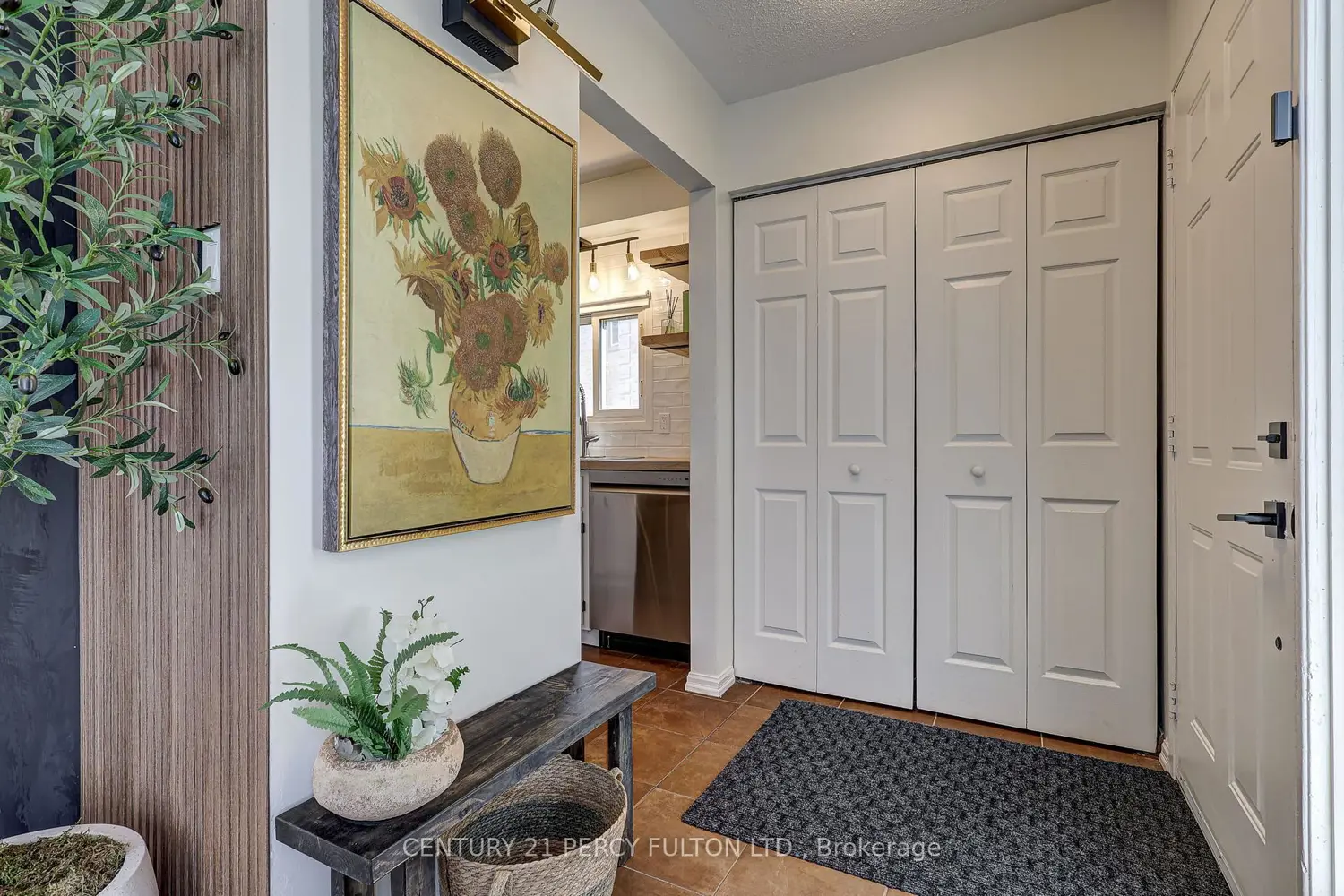 132 Sundridge Crescent photo 4