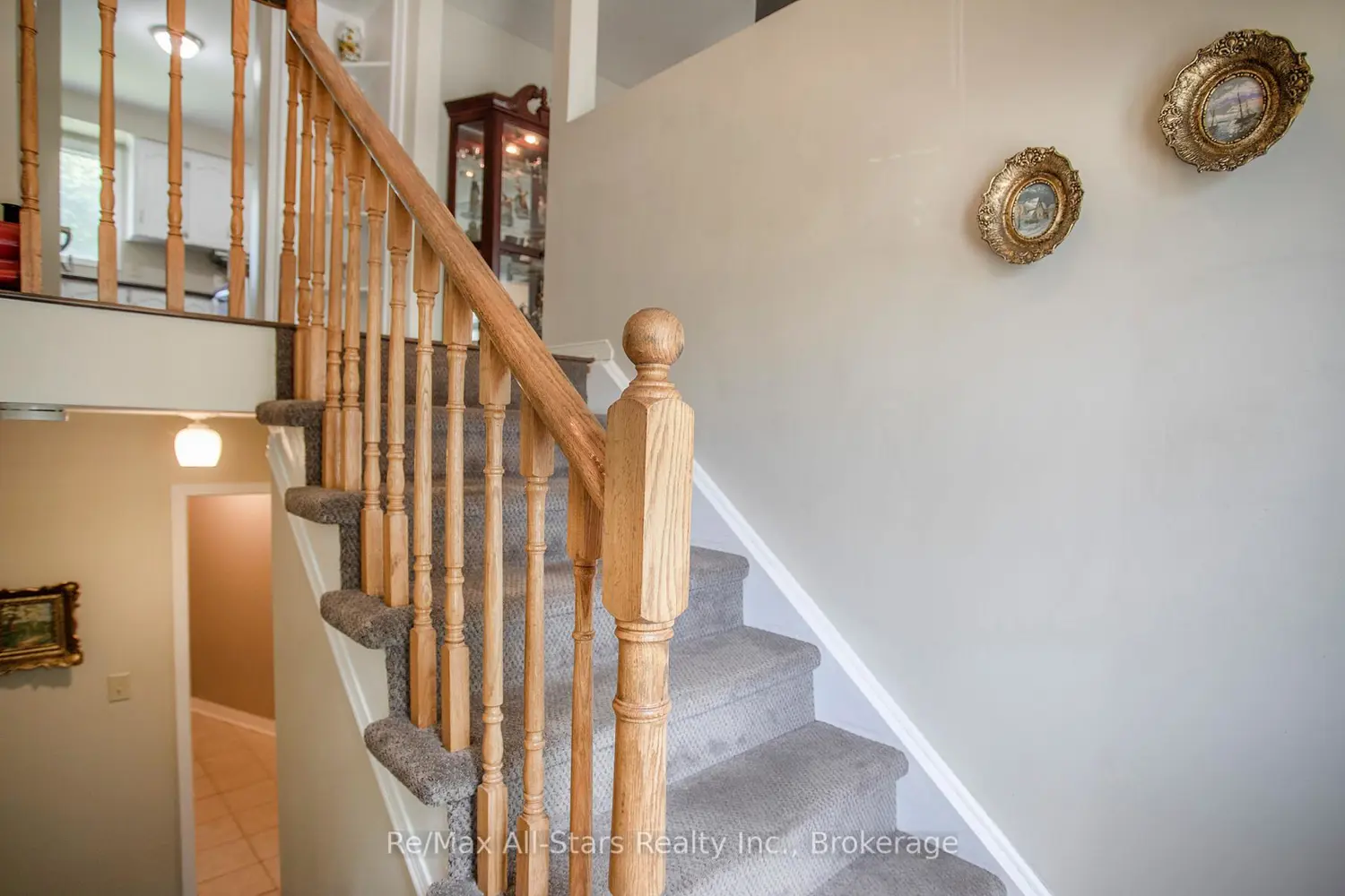 39 Applewood Crescent