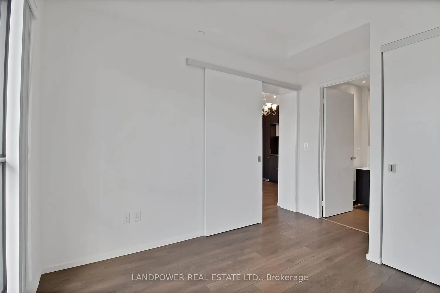 159 Dundas Street 1107 photo 2