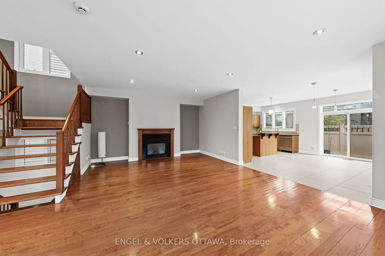 249 Atlantis Avenue photo 3