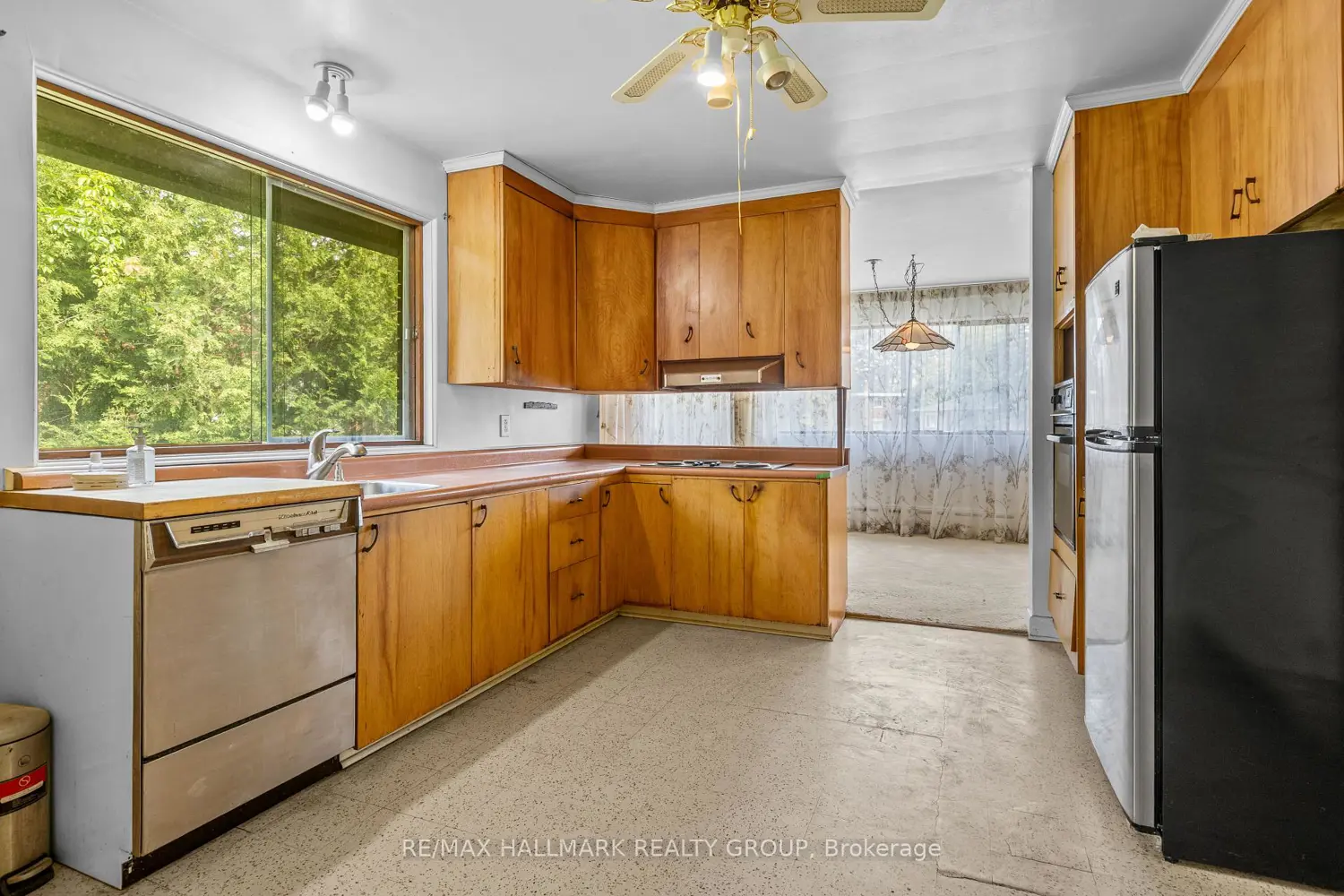 492 Vernon Avenue photo 4