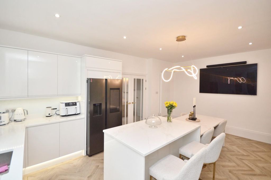 2 bed flat for saleBath Road, Bitton, Bristol BS30 photo 5