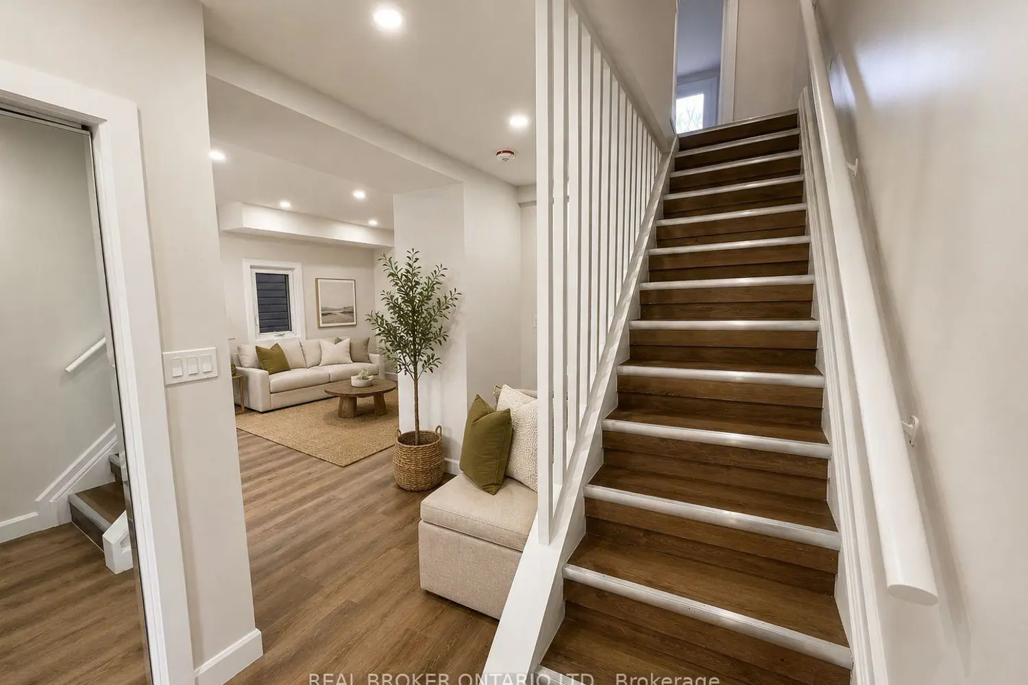 5 Rowanwood Street photo 3