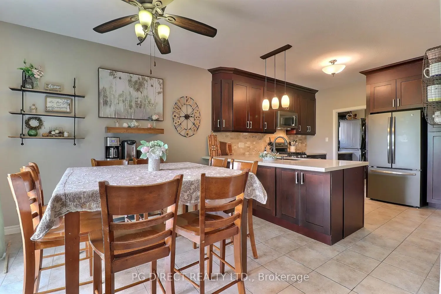 1040 Hanson Crescent photo 5