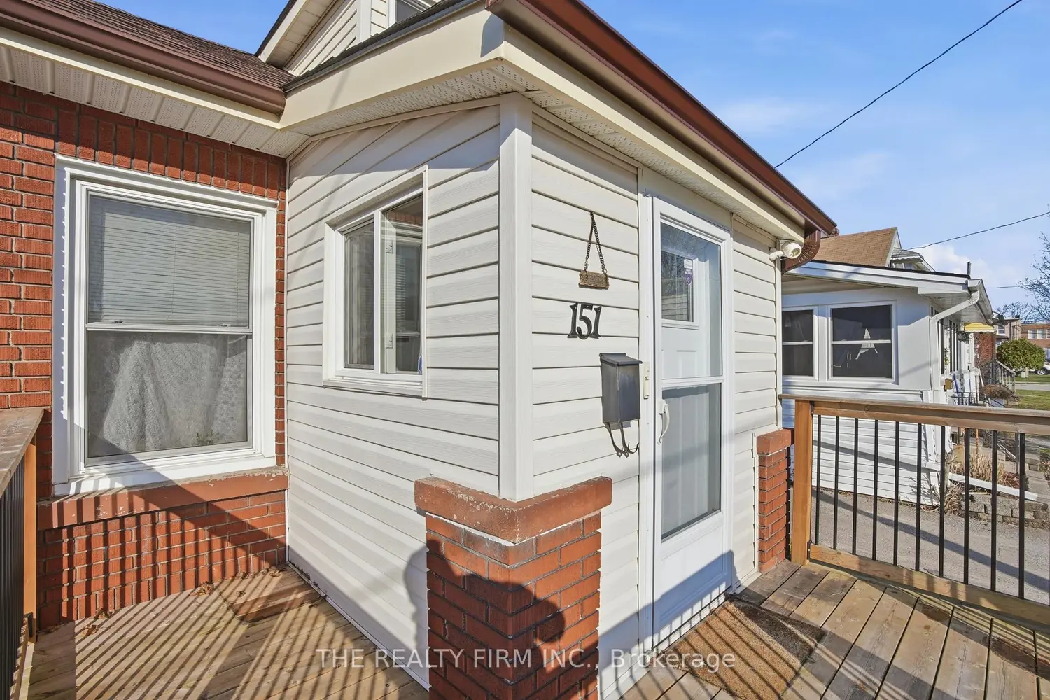 151 Brisbin Street photo 2