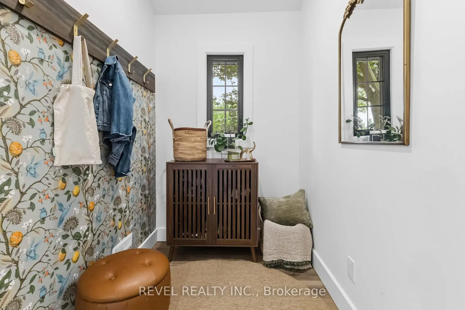 793 Green Lane photo 2