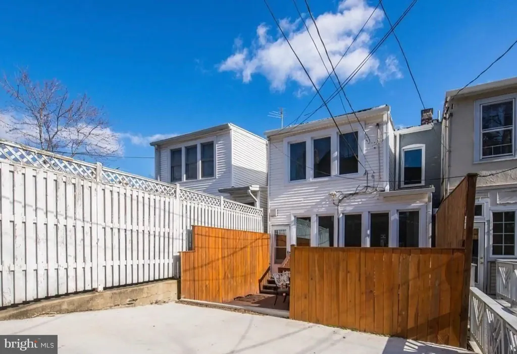 2116 37th Street NW, Washington, DC 20007