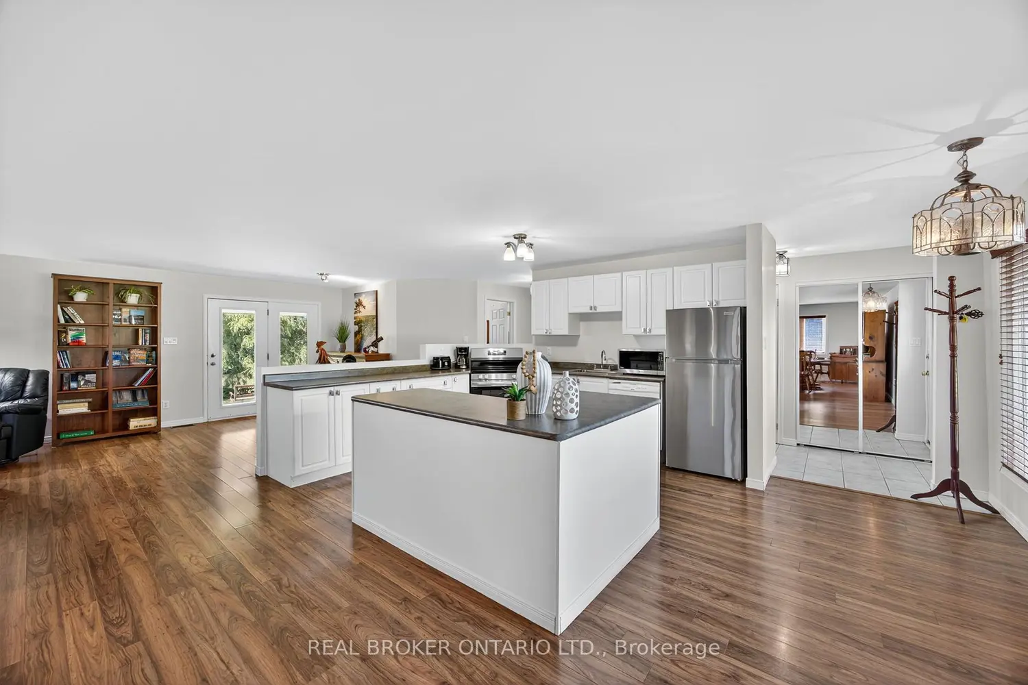 2174 Atkinson Road photo 2