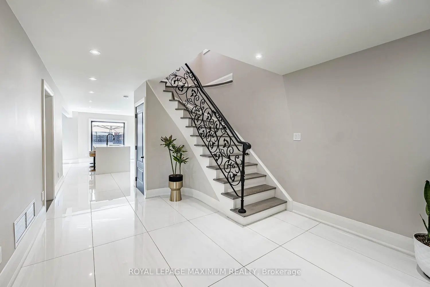 138 Jackman Crescent photo 4