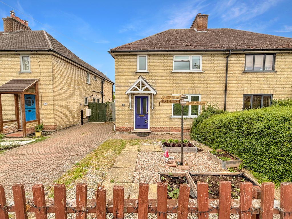 3 bed semi-detached house for saleDavey Crescent, Great Shelford CB22