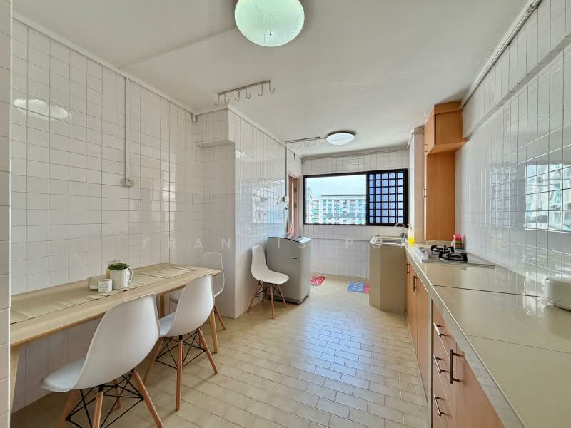 241 Serangoon Avenue 3 photo 3