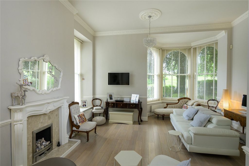 3 bed maisonette for saleHeathfield, The Avenue, Clifton, Bristol BS8 photo 3