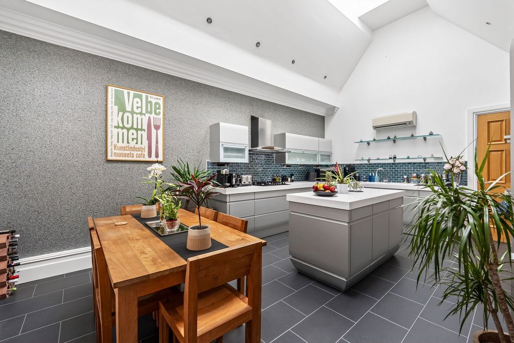 4 bed flat for saleLodge Lane, Singleton FY6 photo 2
