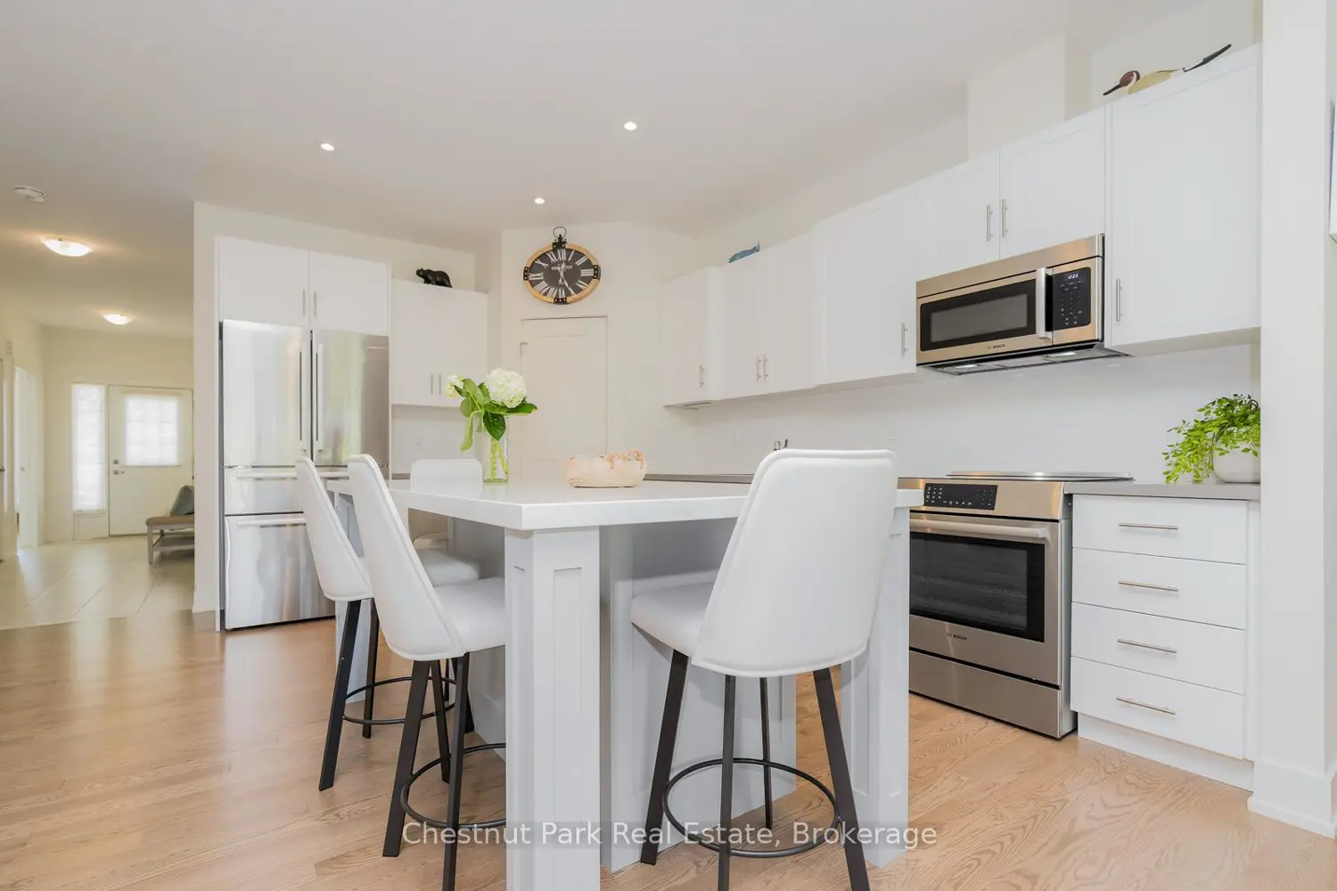 161 Hawthorn Crescent photo 4