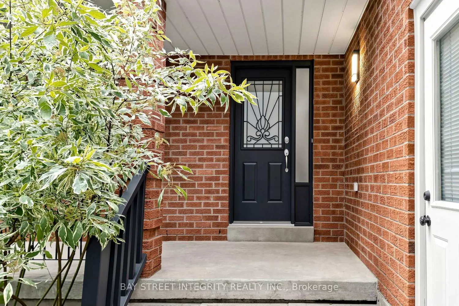 158 Largo Crescent photo 3