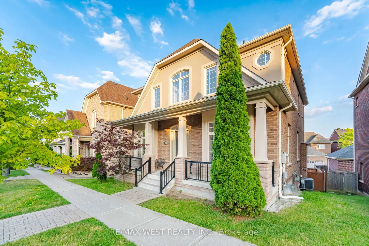 92 Glengordon Crescent photo 5