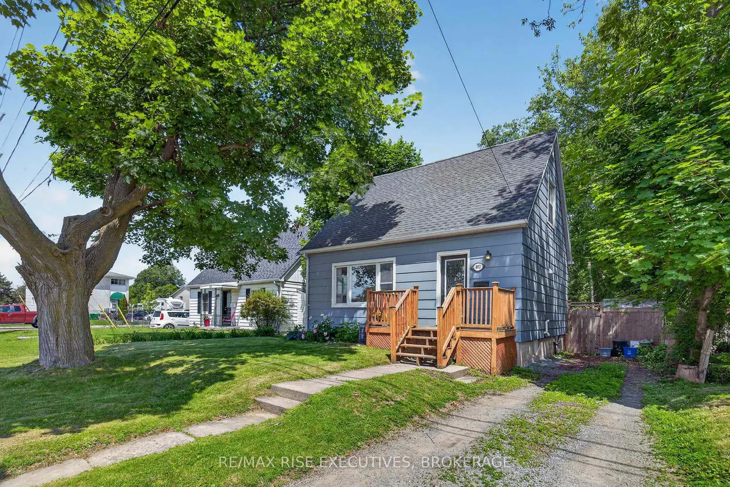 807 Brock Street photo 2