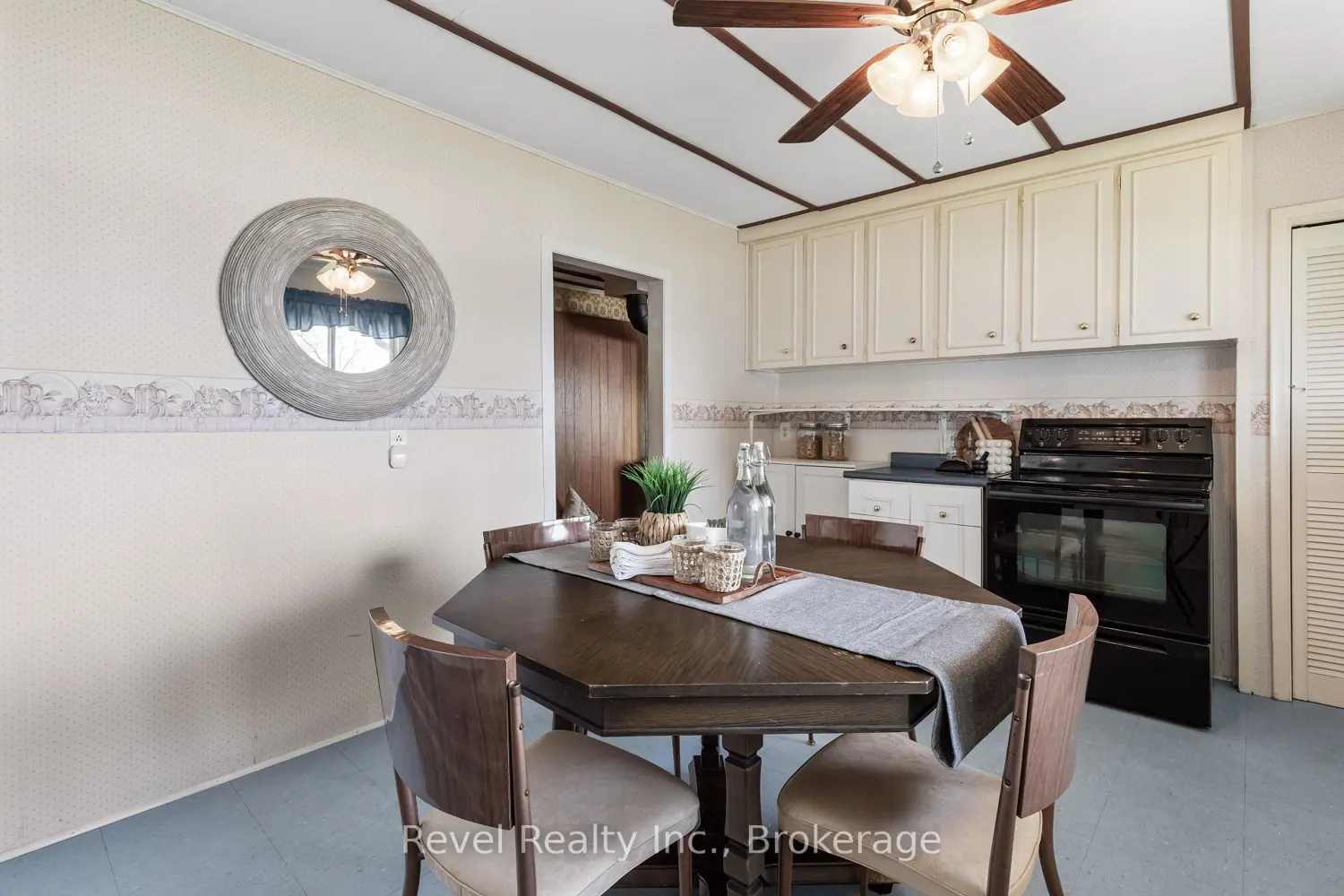 144 Starr Boulevard photo 2