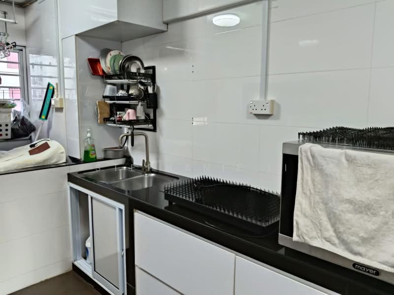 315 Woodlands Street 31 photo 3