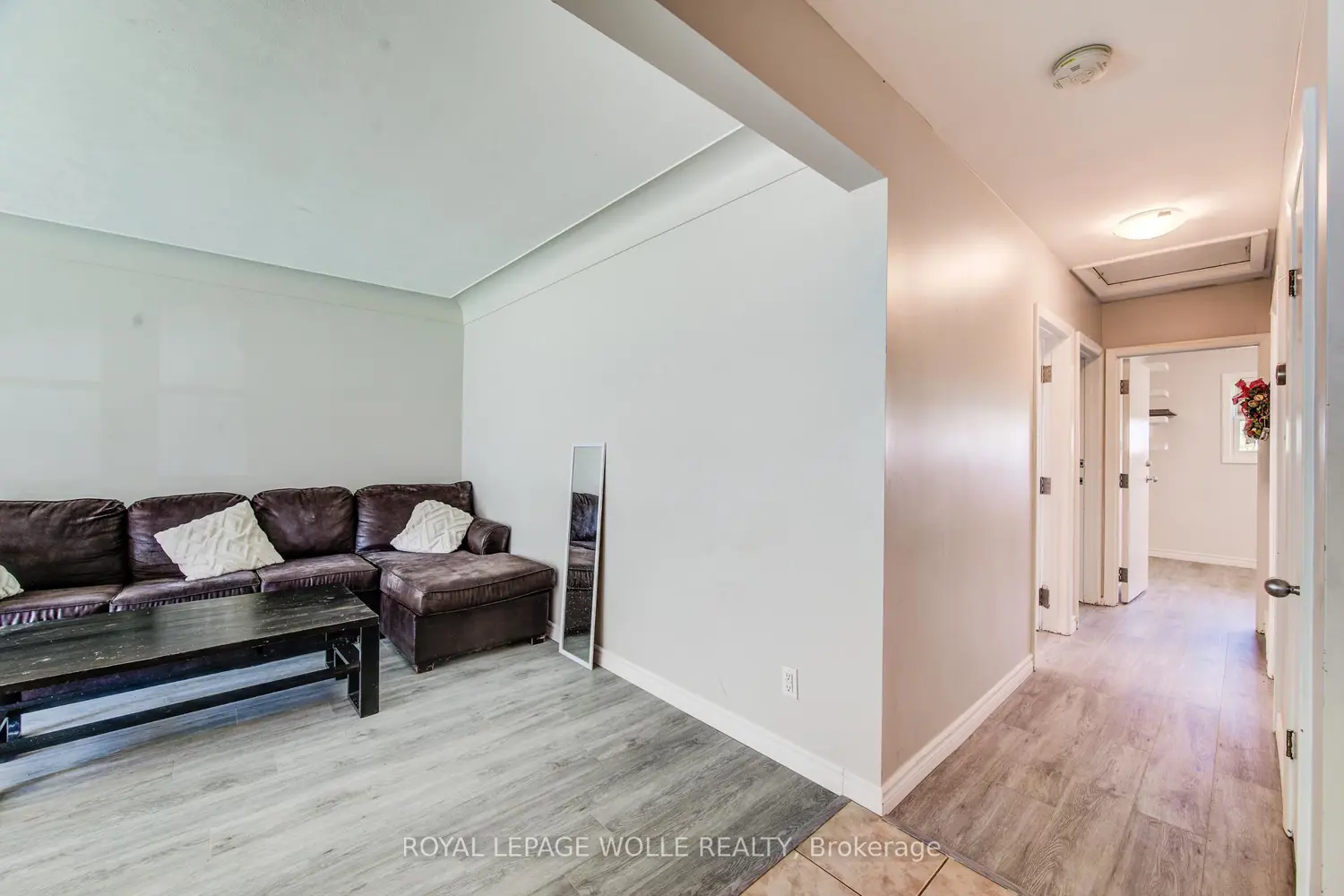 139 Elgin Crescent photo 4