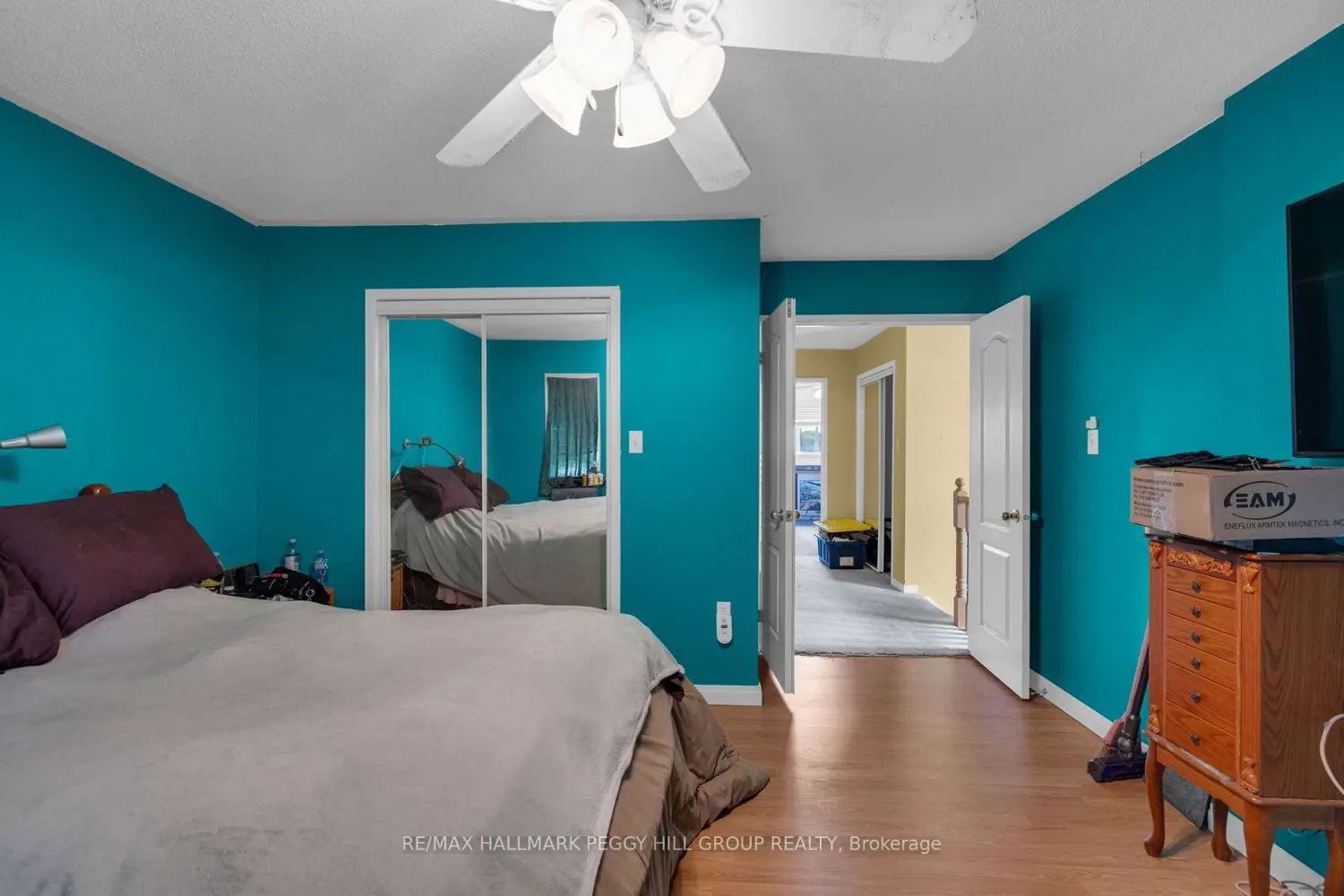 46 Henderson Crescent photo 5