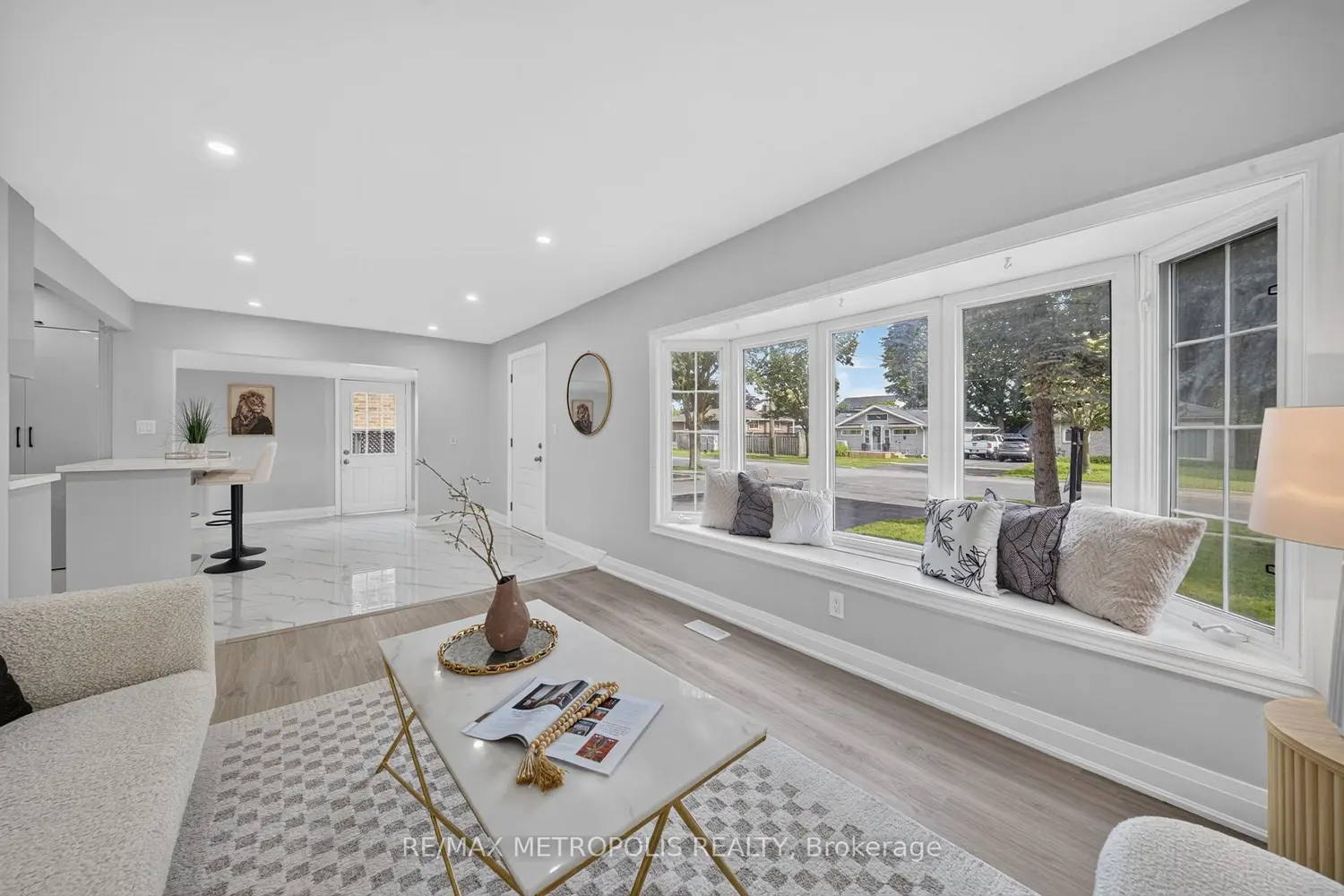 208 Palmerston Avenue photo 3