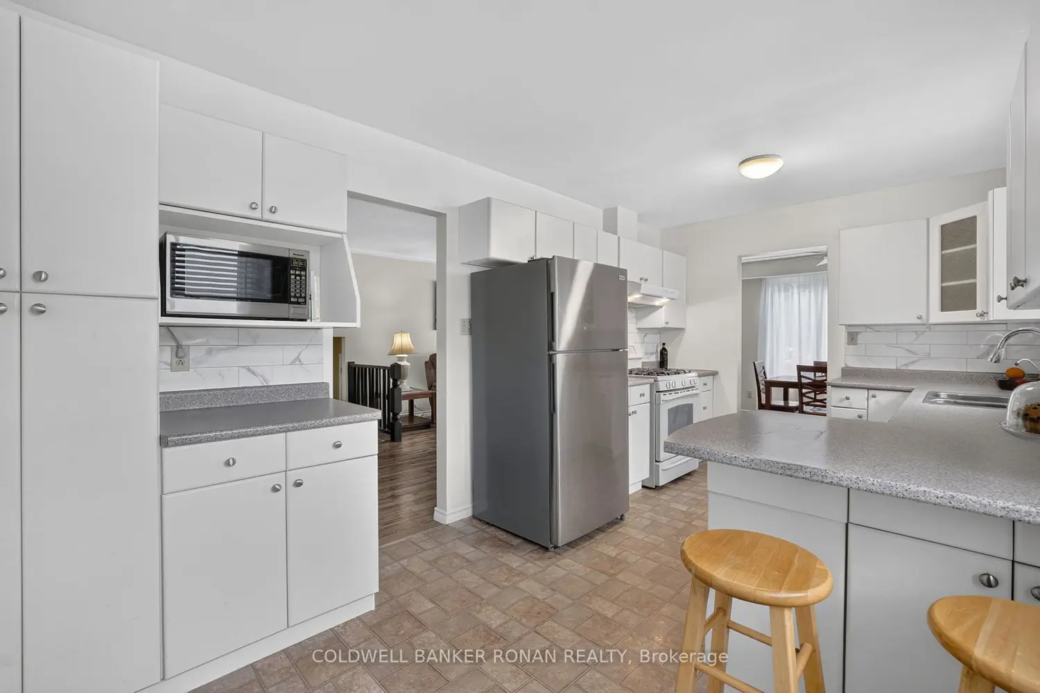 22 Roehampton Avenue photo 5