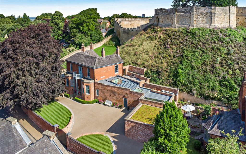 5 bed detached house for saleCastle Moat House, 18 Drury Lane, Lincoln LN1