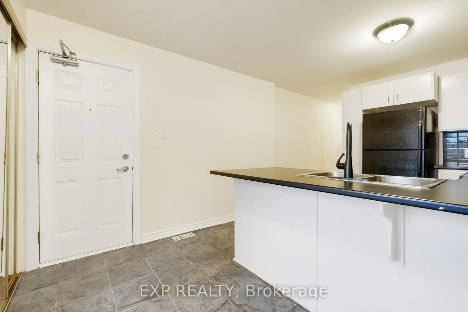 201 Paseo Private 14 photo 3