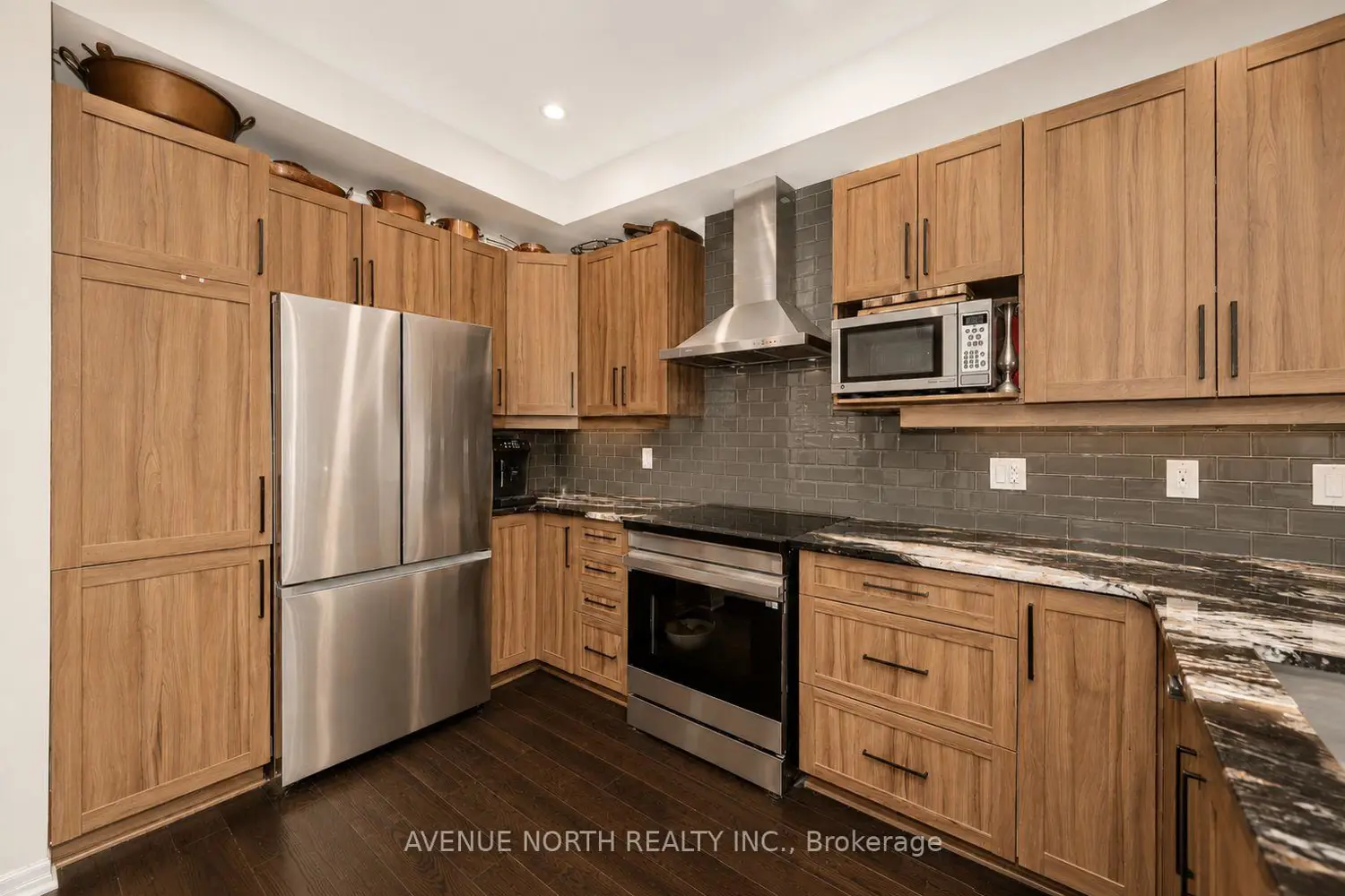 323 Lysander Place photo 4
