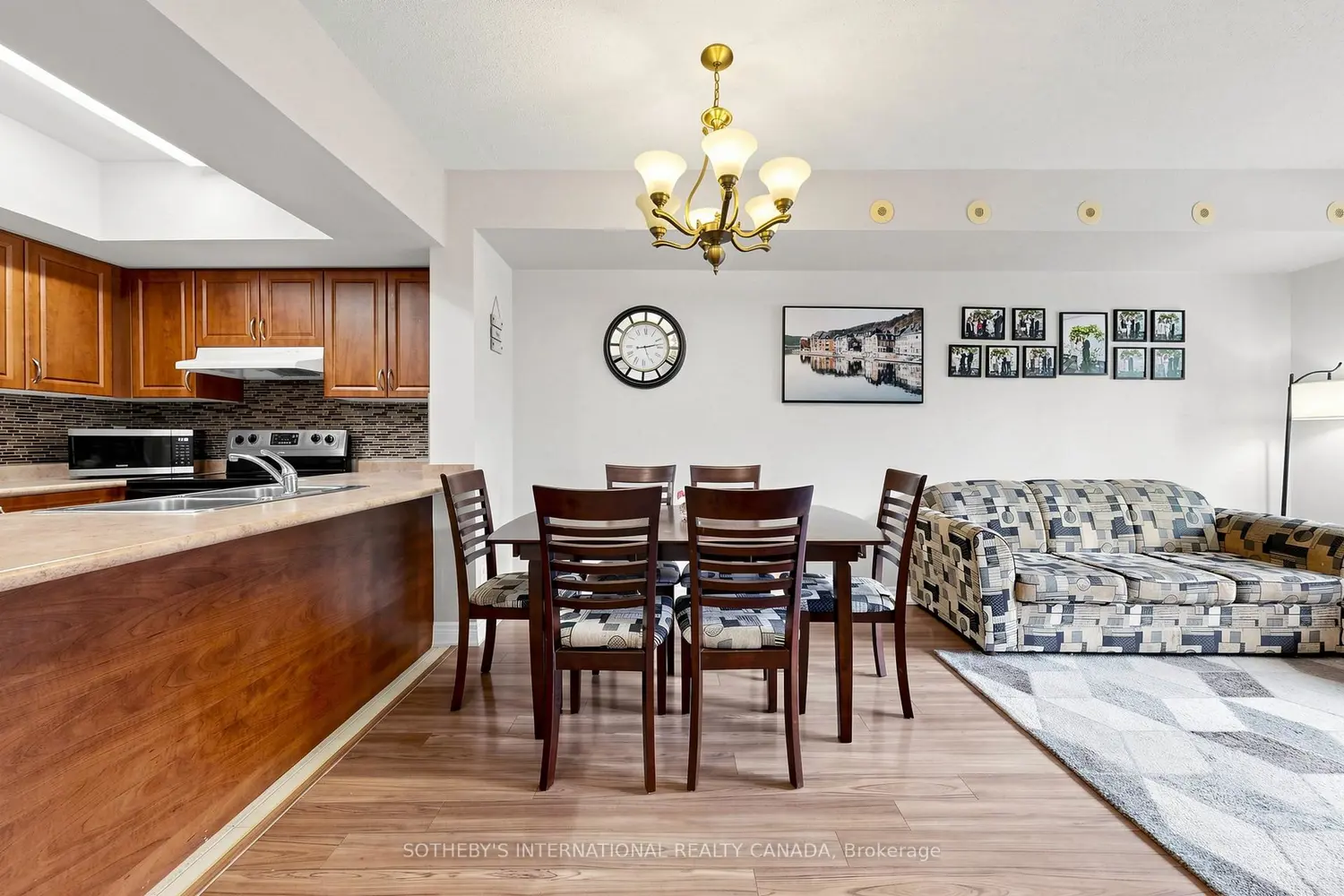 3035 Finch Avenue 2012 photo 5
