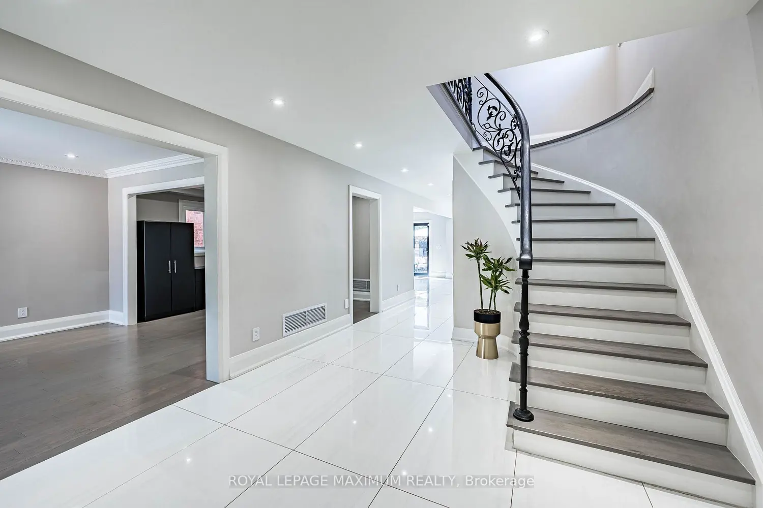 138 Jackman Crescent photo 5