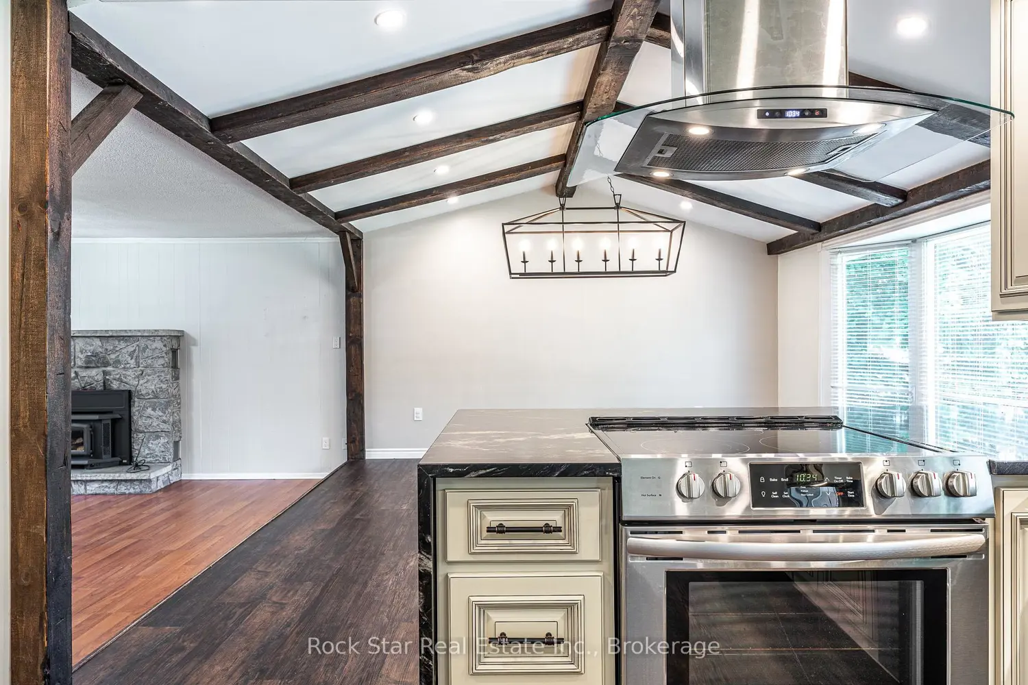 6989 Rutherford Street photo 5